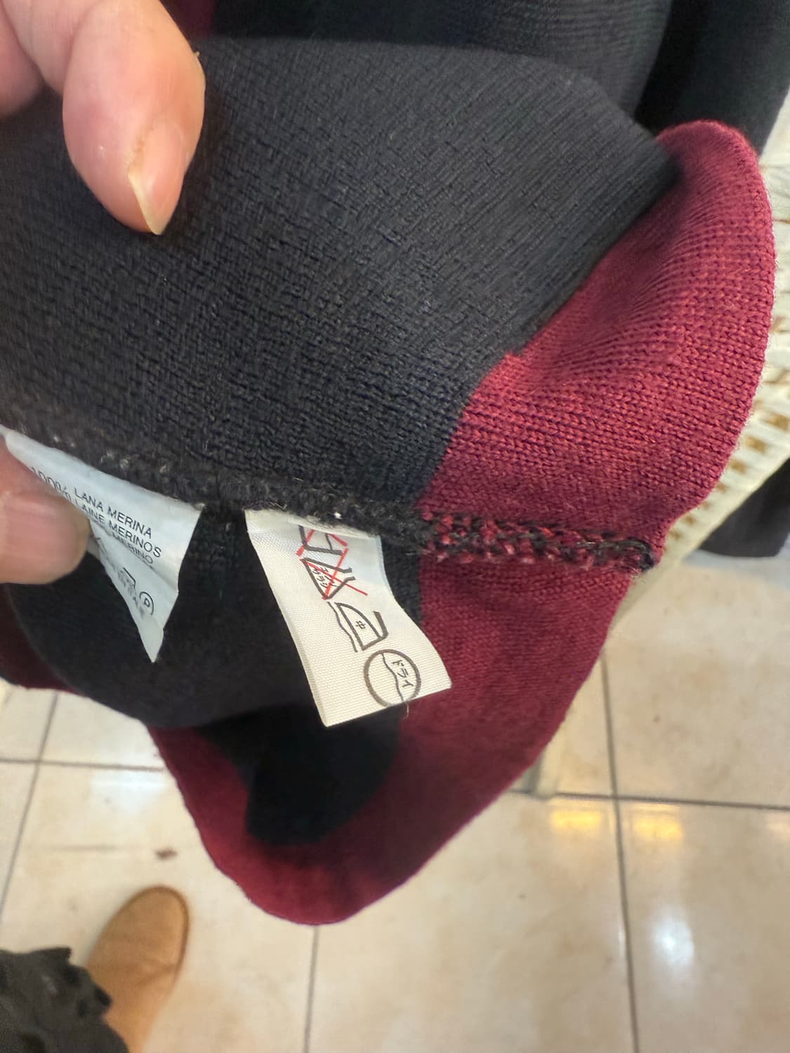 42/66 정품 펜디 가디건 팝니다 상품이미지5