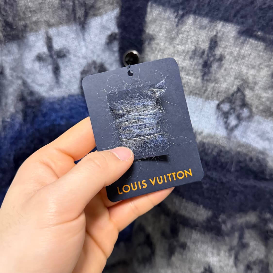 [S+급/L] 25SS 루이비통 모노그램 모헤어 가디건 블랙 상품이미지7