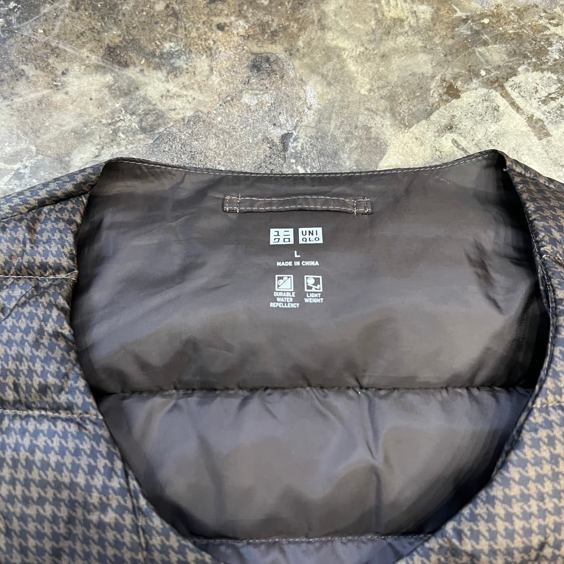 L) 유니클로 체크패턴 울트라라이트 다운 패딩조끼 경량 패딩조끼 상품이미지3