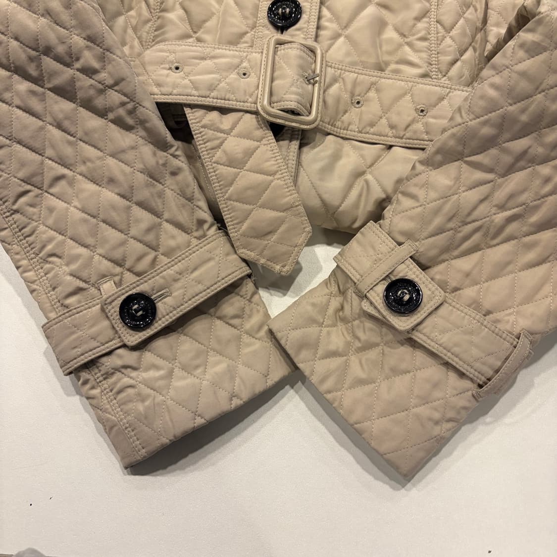 [4] 버버리 퀄팅 트렌치 벨티드 코트 베이지 C562 상품이미지7