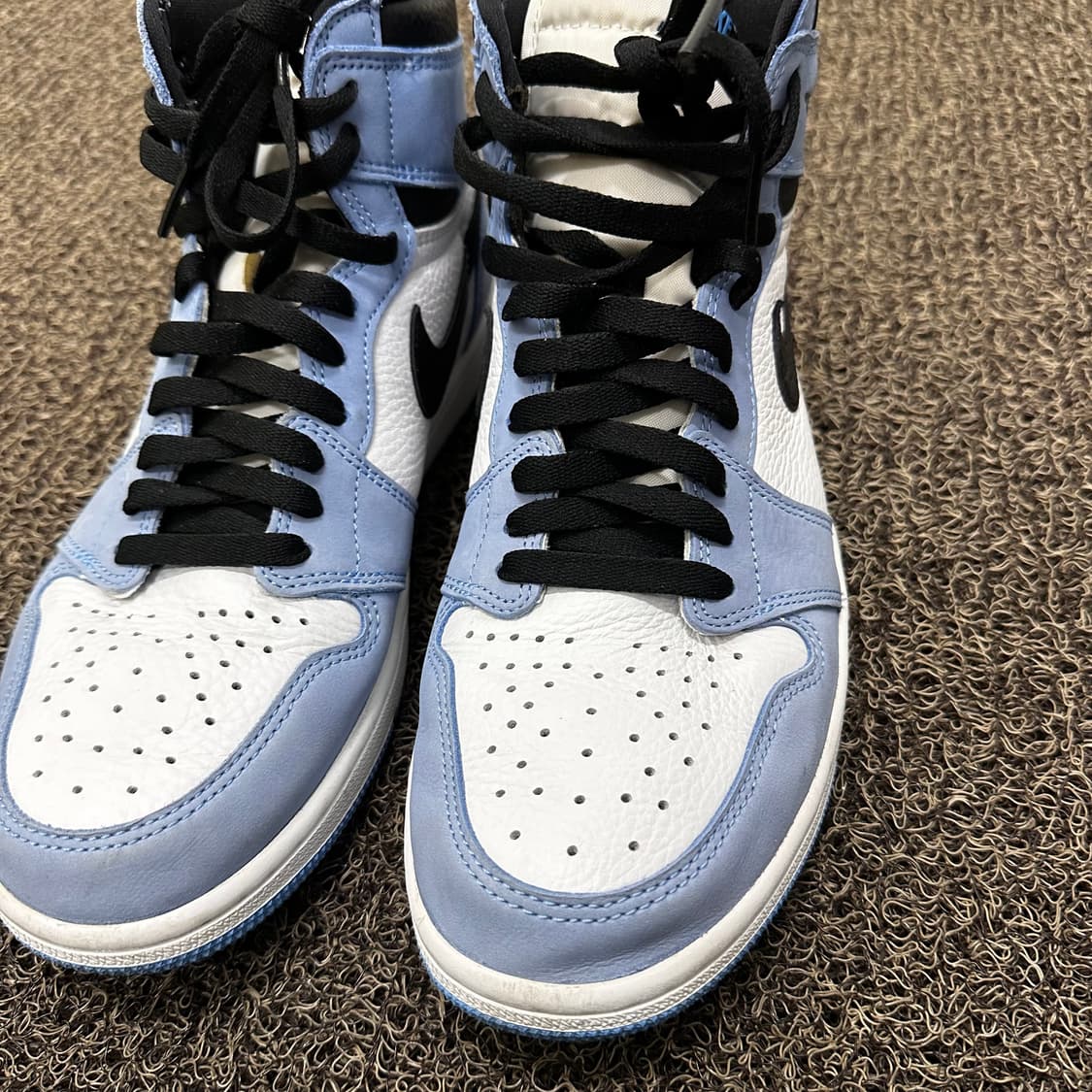 NIKE 나이키 조던1 레트로 하이 OG 유니버시티 블루 285 상품이미지3