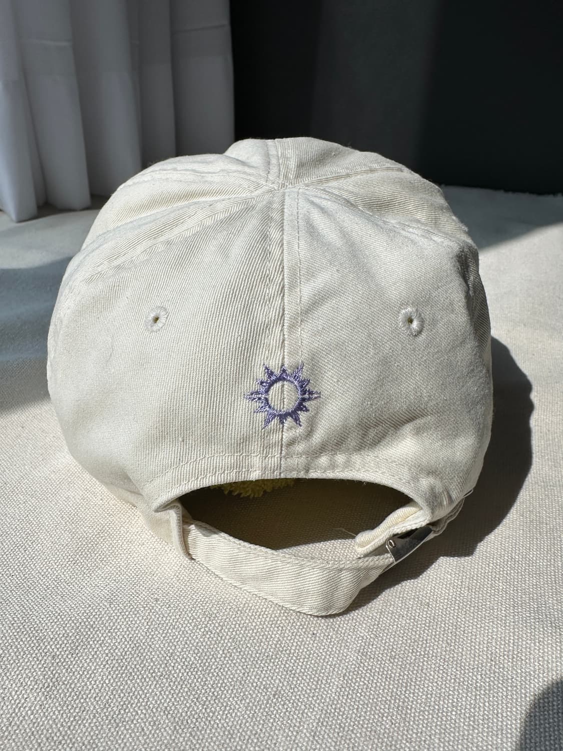 헬로선라이즈 로고 자수 볼캡 아이보리 상품이미지4