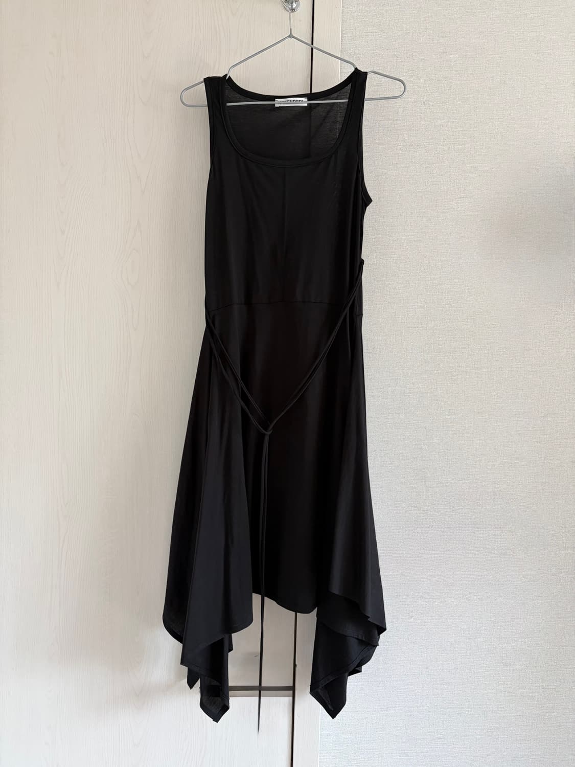 민더리 STRAP CUTTING JERSEY DRESS - BLACK 상품이미지6