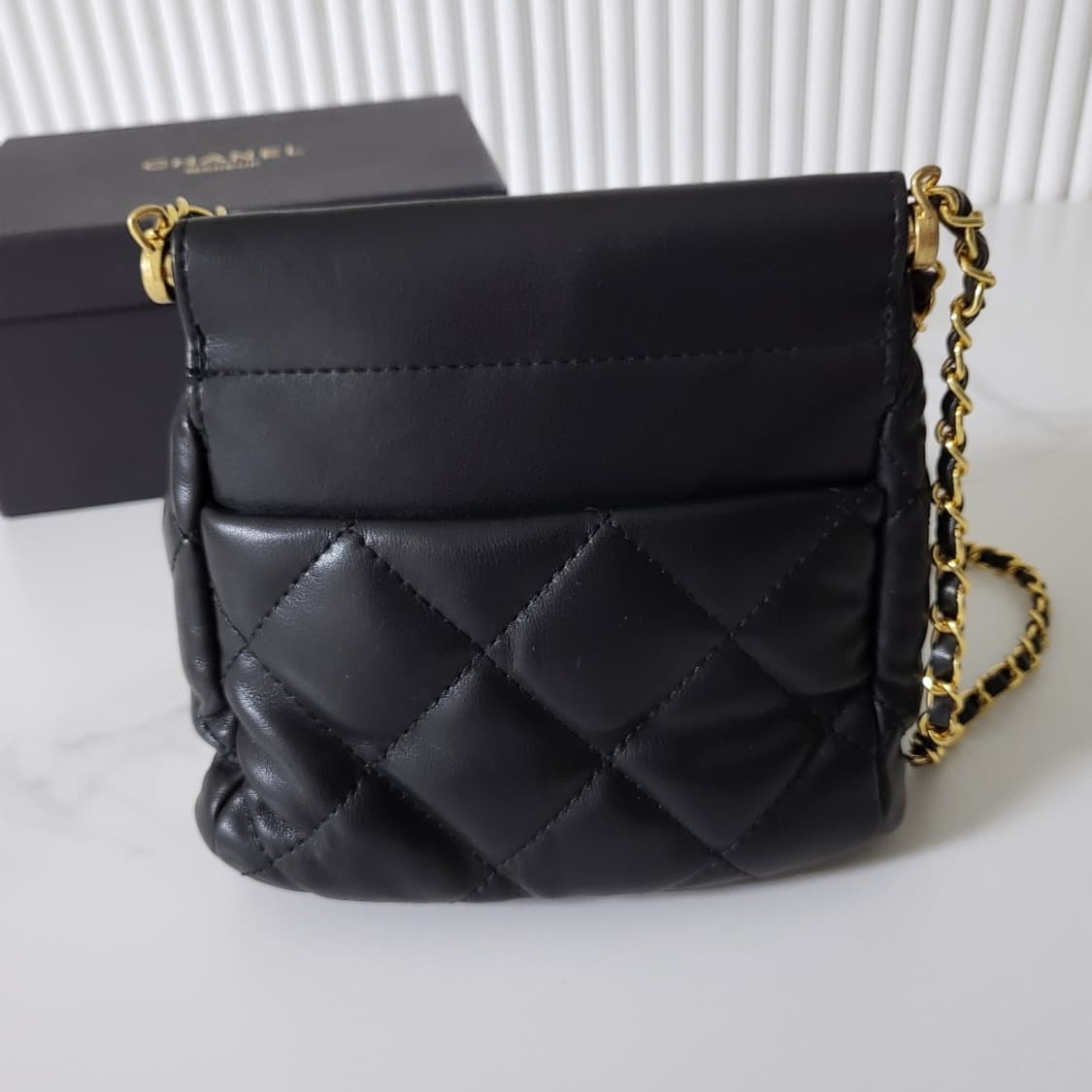 샤넬 뷰티 참장식 램스킨 크로스백 상품이미지2