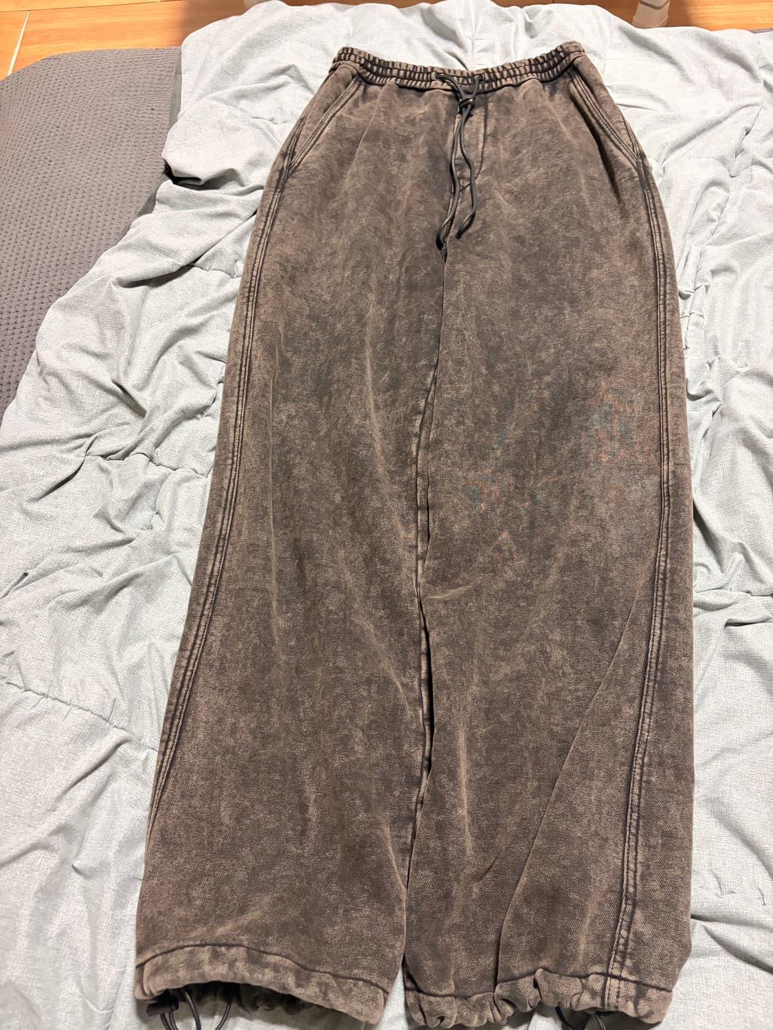 준지 23FW 컬렉션 브라운 트랙 팬츠44 상품이미지1