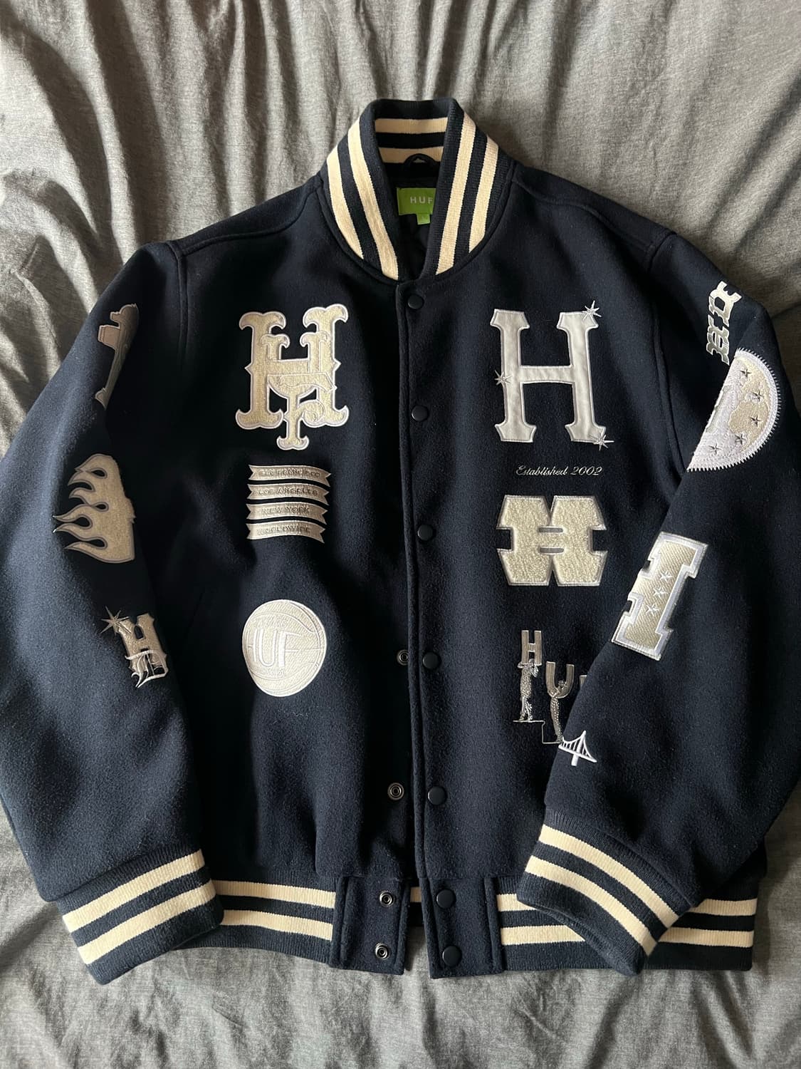 [L] Huf 20주년 기념 바시티 자켓 네이비 상품이미지3