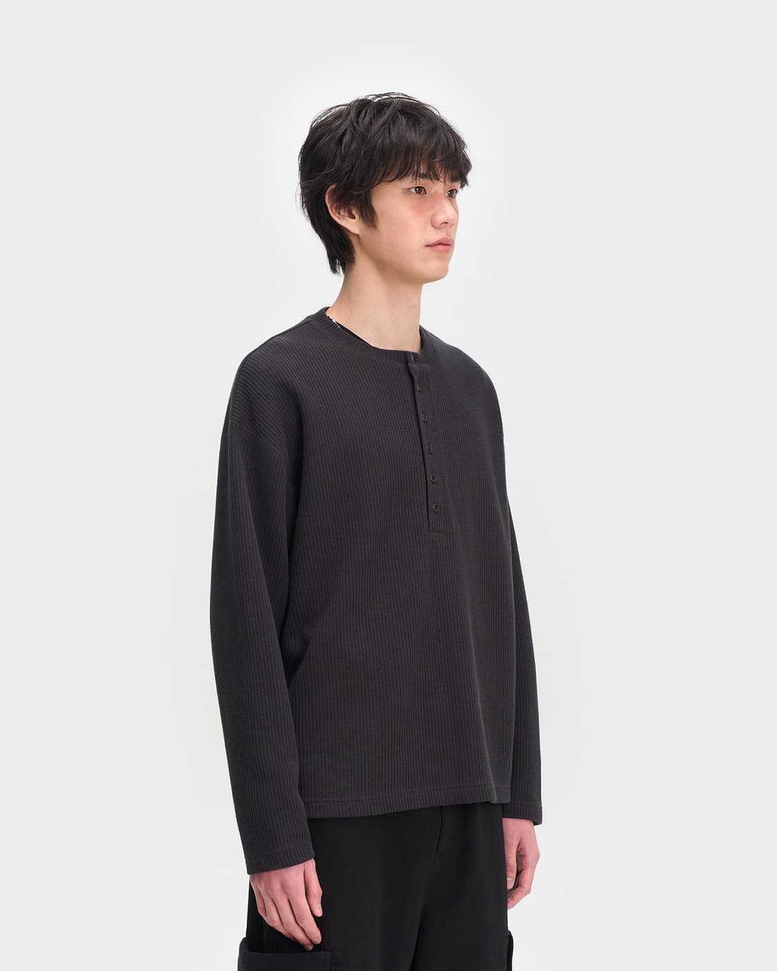 벨리에 딥헨리넥 롱슬리브 차콜 5 사이즈 팝니다. 상품이미지2