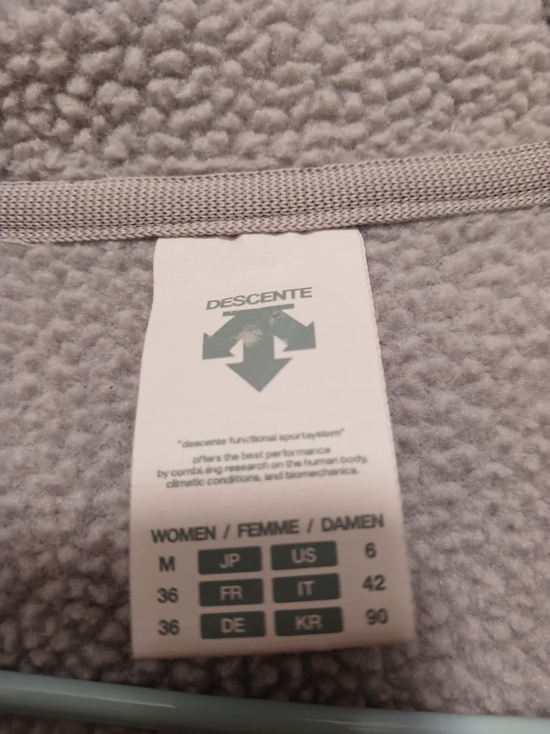 데상트 정품 여성 플리스 후드집업 90 사이즈 상품이미지2