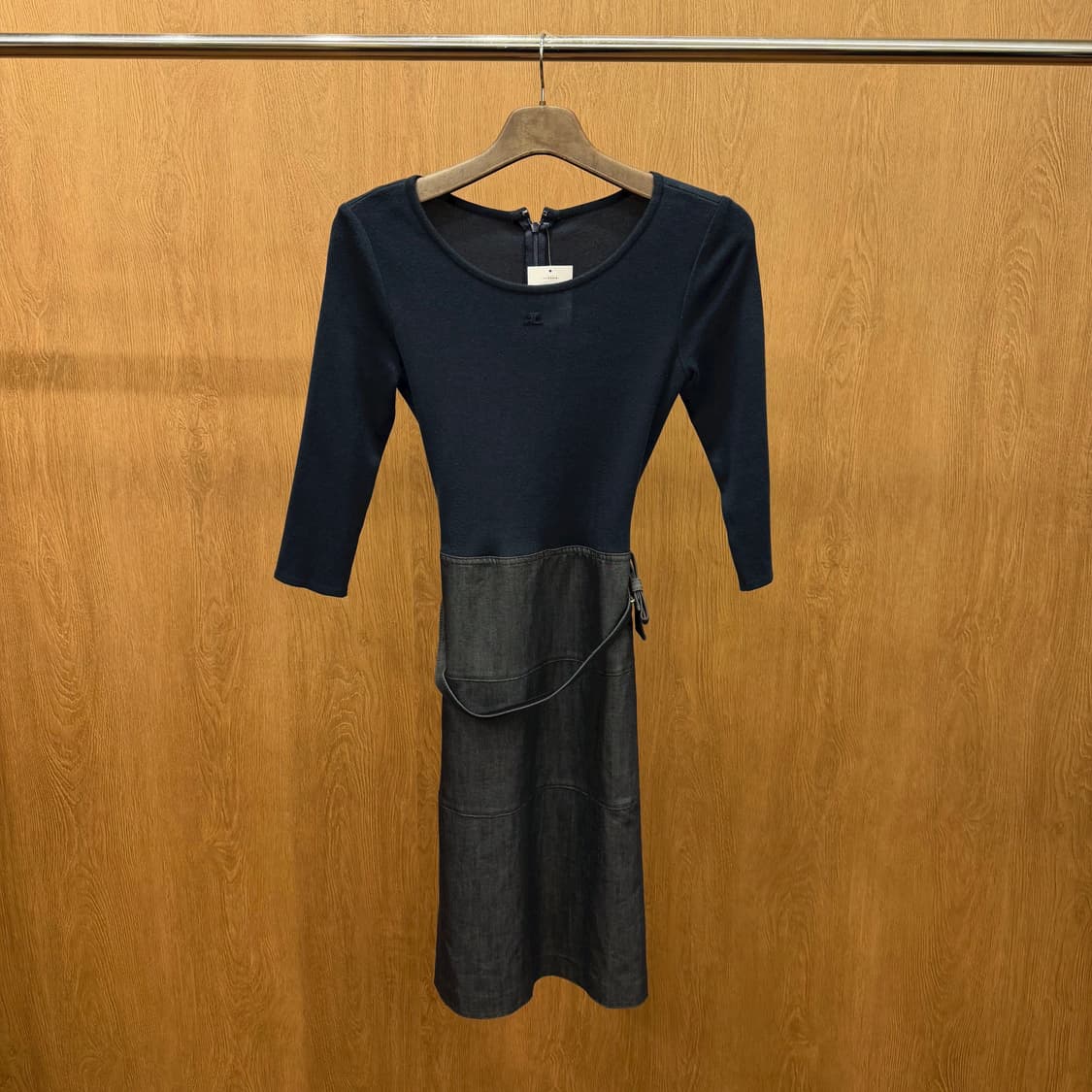 꾸레쥬 미디 원피스 5부 소매 허리 스트랩 디테일 슬림핏 차콜 그레이 상품이미지2