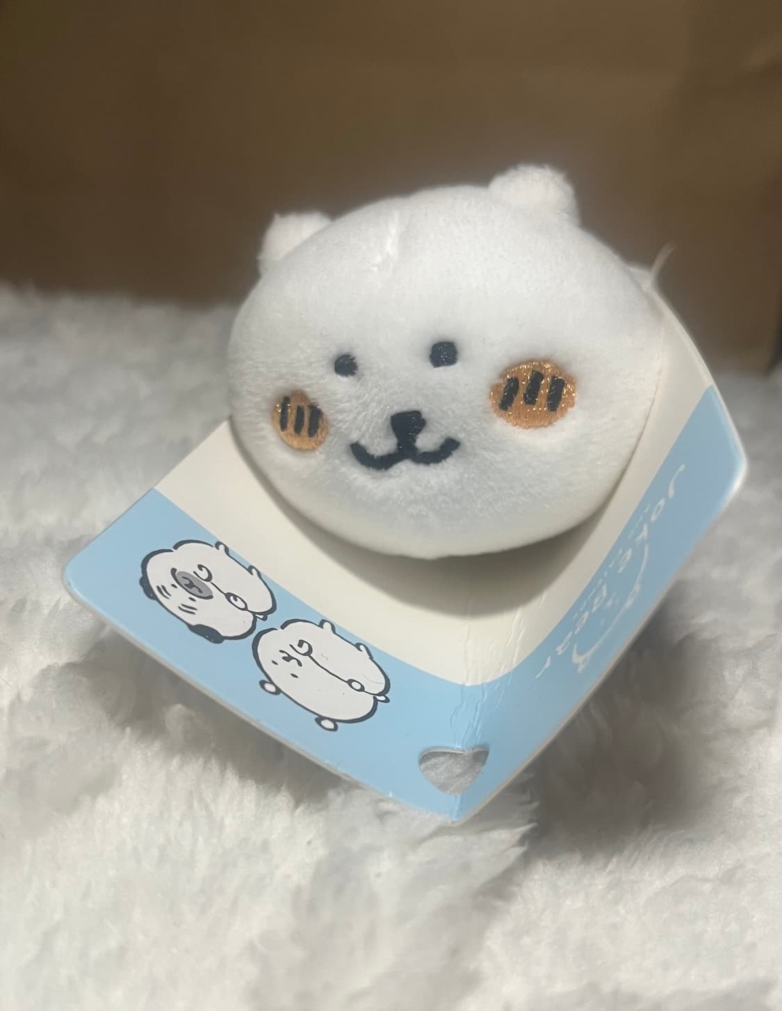 누워있는 농담곰인형 뱃지 상품이미지1