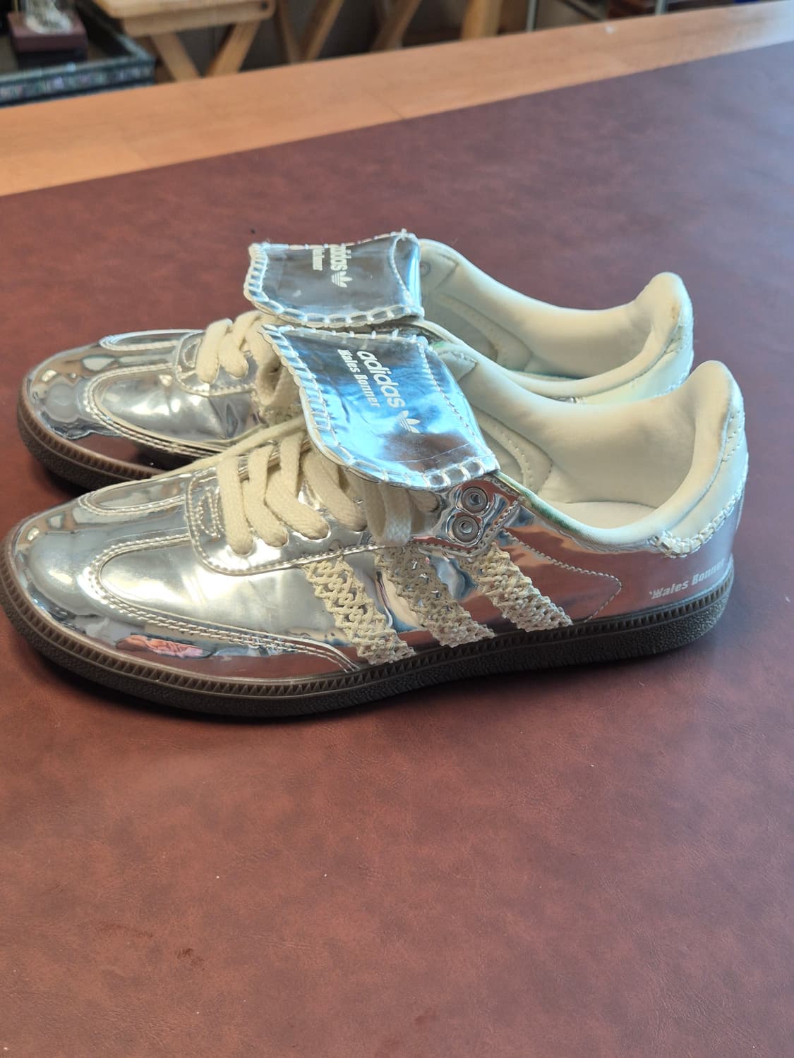 실착용1회 245 아디다스x웨일스 보너 삼바 실버메탈릭 상품이미지3