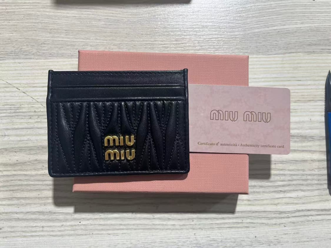 미우 미우 마테라쎄 나파 가죽 카드 홀더 블랙 상품이미지1