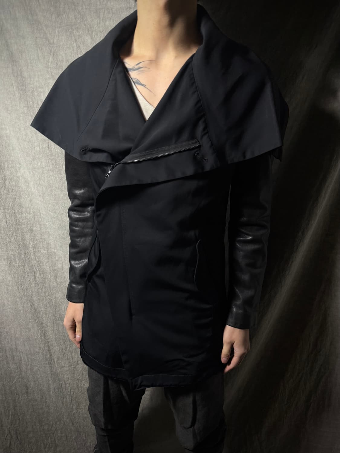 Tornado Mart Asymmetric Arm Leather Coat 상품이미지1