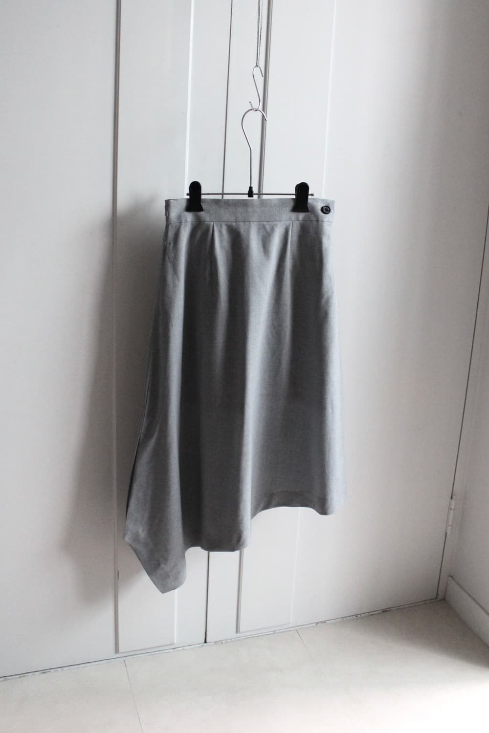 Hyke Gray asymmetry skirt 상품이미지1
