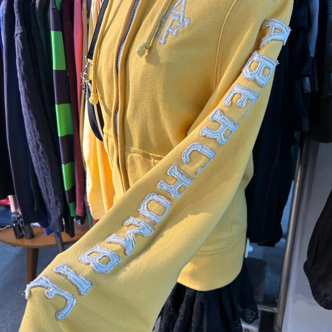 Abecrombie Yellow Zip-Up Hoodie 상품이미지4