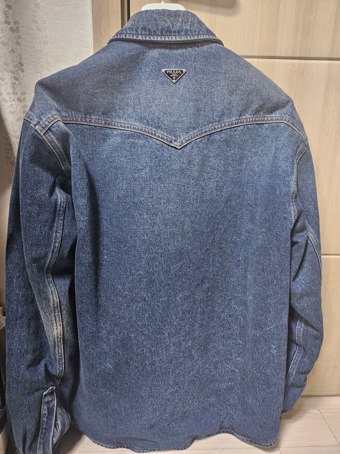 프라다 데님 다운 자켓 판매합니다 상품이미지2