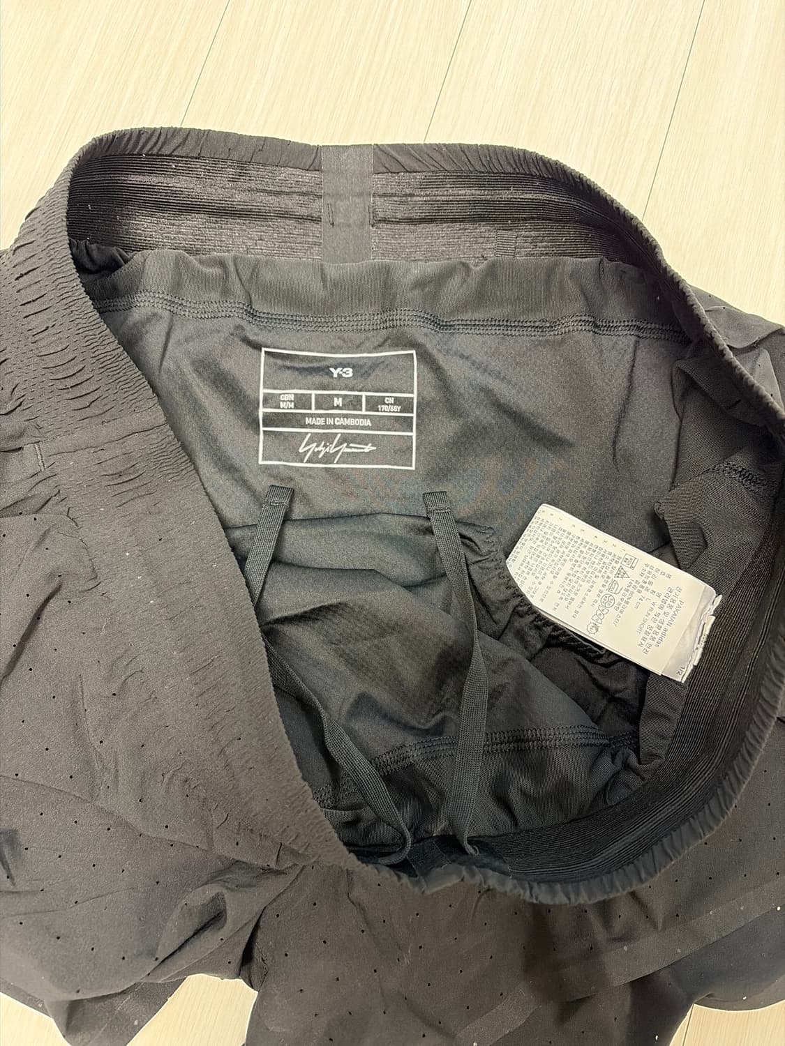 Y-3 Men's Run Shorts in Black 상품이미지2