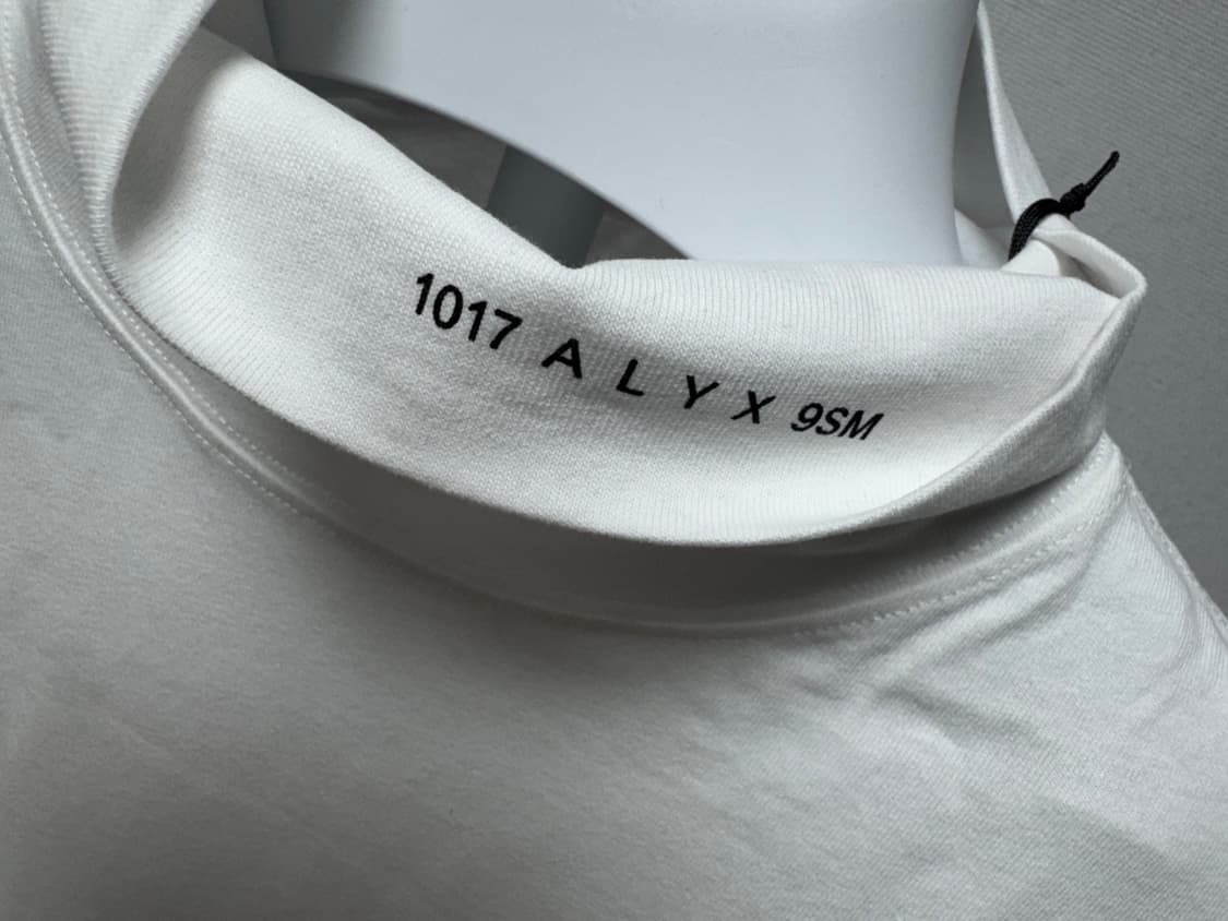 [L]alyx 화이트 롱슬리브 롤 넥 티 상품이미지4