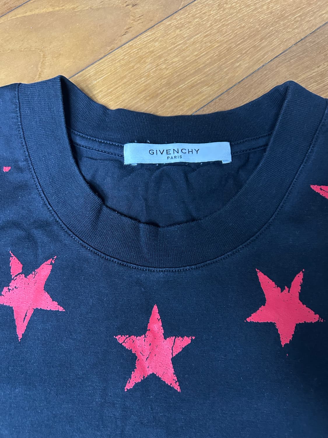 18FW 지방시 블랙 앤 레드 크랙 스타 반팔 티셔츠 상품이미지2