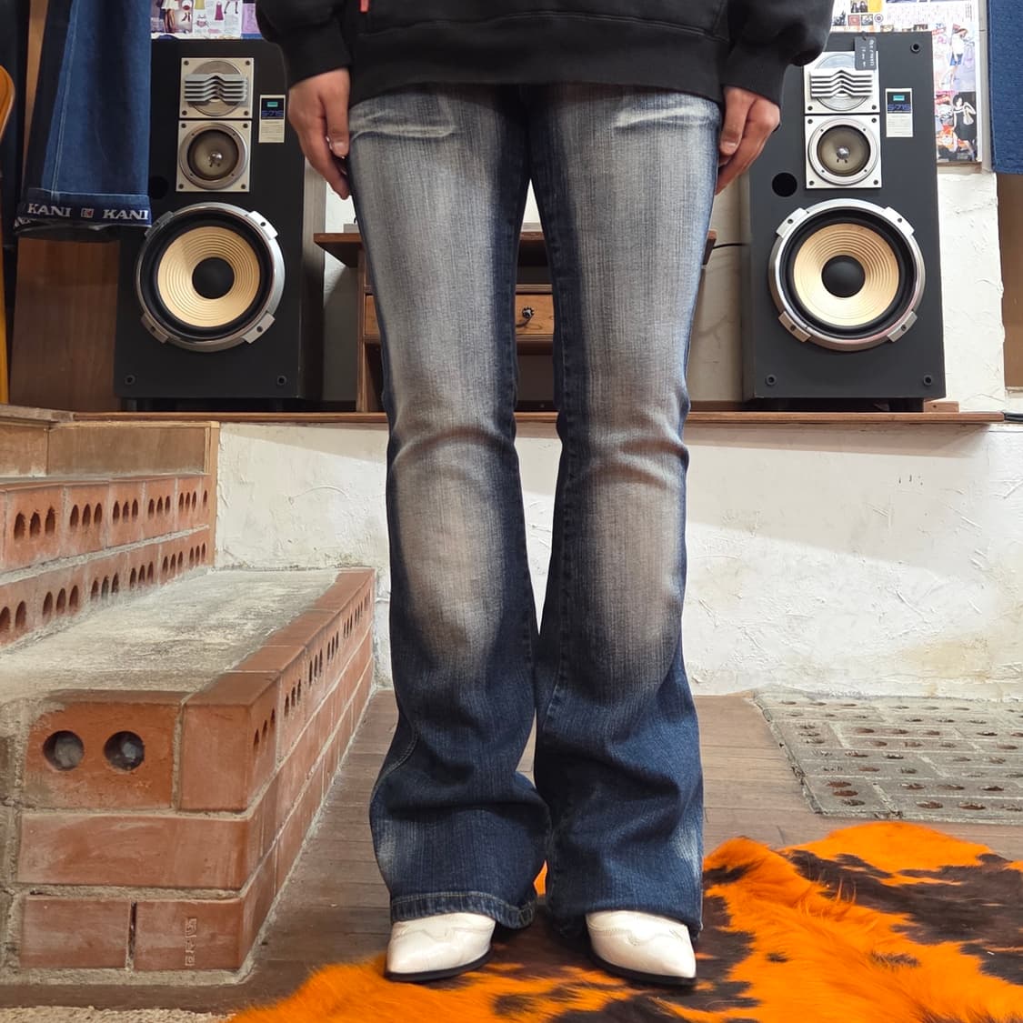 빈티지 자수 워싱 로우라이즈 부츠컷 팬츠 상품이미지1