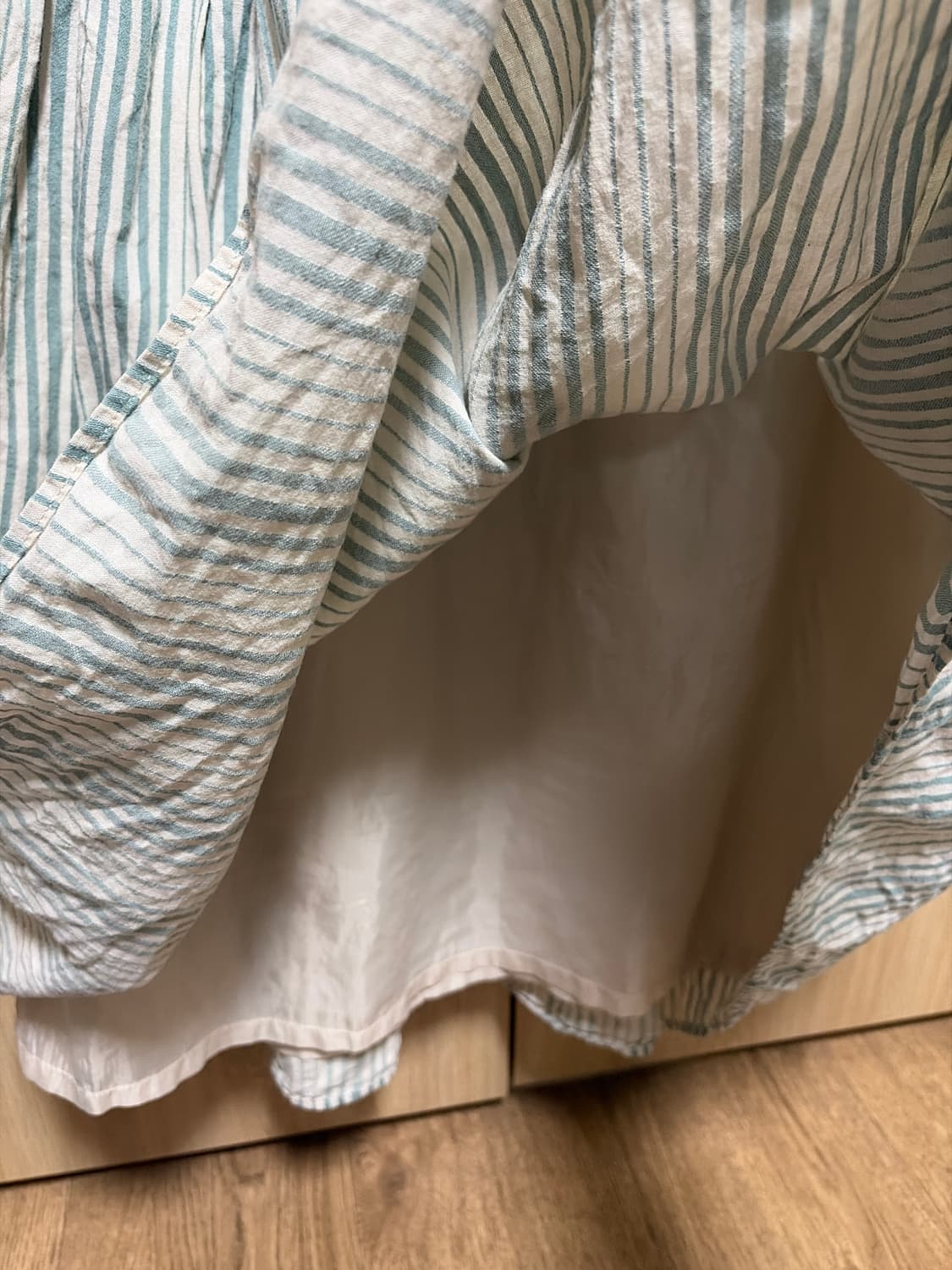 모리걸 핀턱 밴딩 스트라이프 미디스커트 상품이미지2