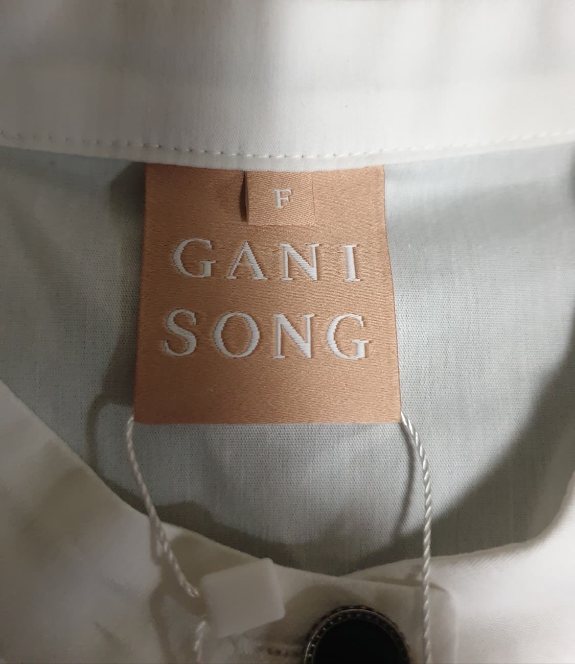 가니송 코튼100% 에밀리 블라우스 화이트 (F) 상품이미지3