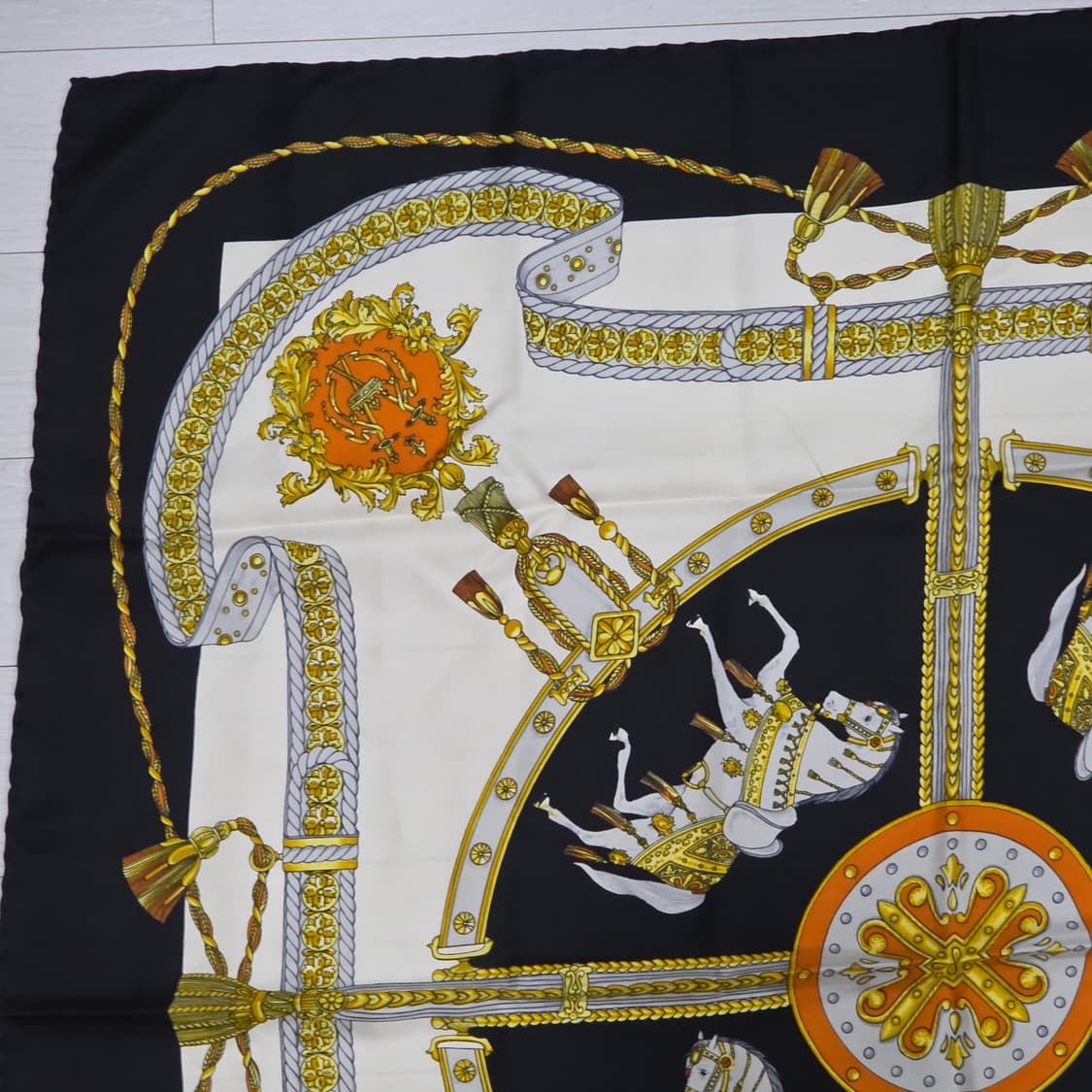 셀린느 말안장 실크 스카프 아이보리 블랙 90 상품이미지2