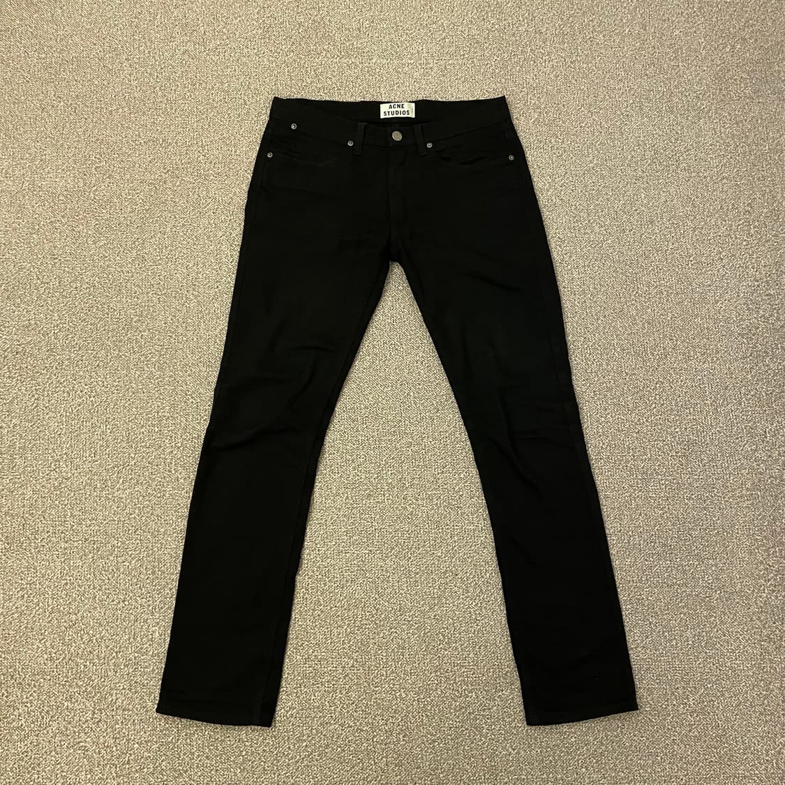 아크네 스튜디오 슬림 스트레이트 진 상품이미지3