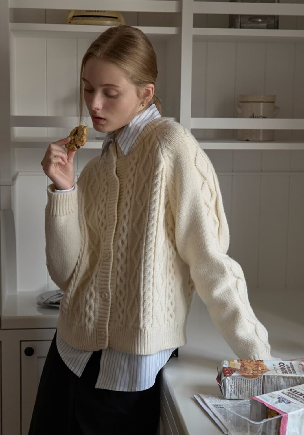 [새상품] 주르티 JOORTI 아이보리 케이블 니트 가디건 상품이미지3