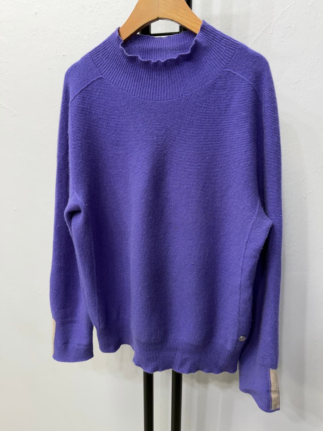 정품) 고비 23ss 캐시미어100 퍼플 라운드넥 니트 55 상품이미지3