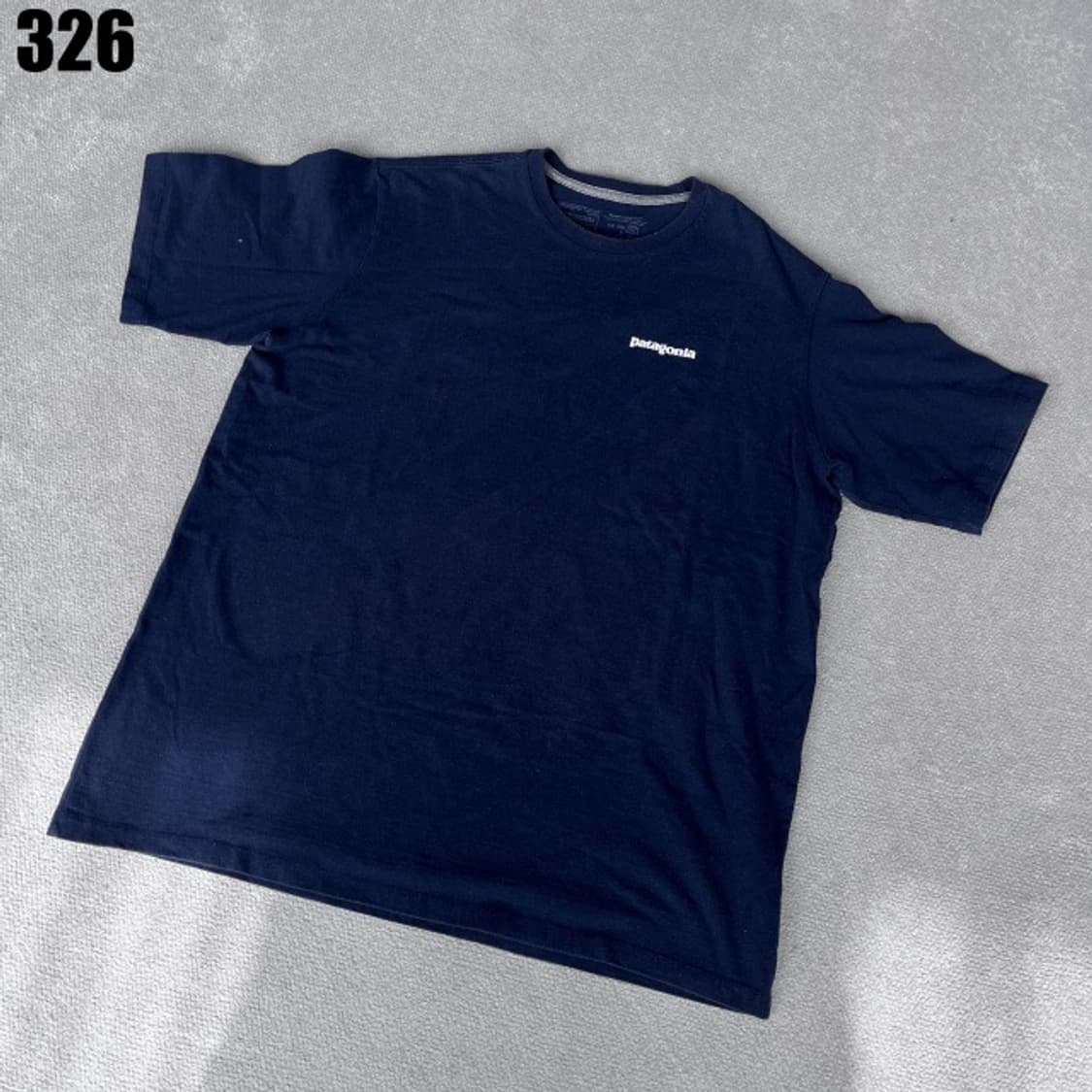 파타고니아 네이비 반팔  상품이미지1