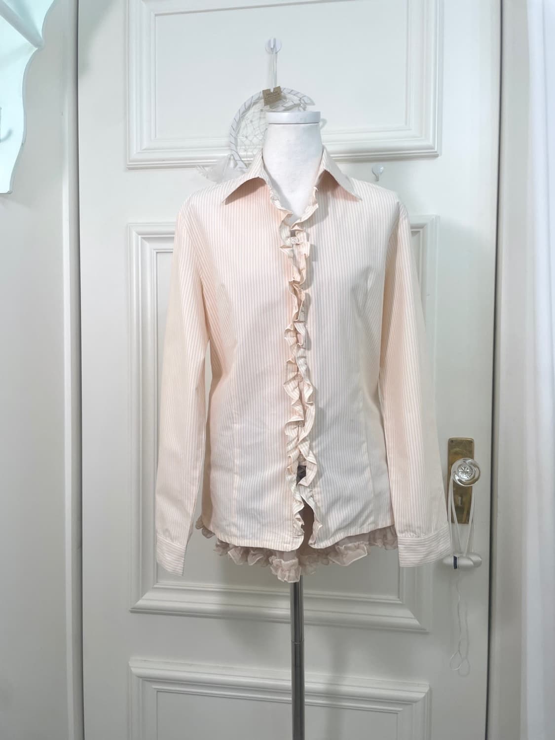 white coral stripe ruffle shirt(size-11) 상품이미지1