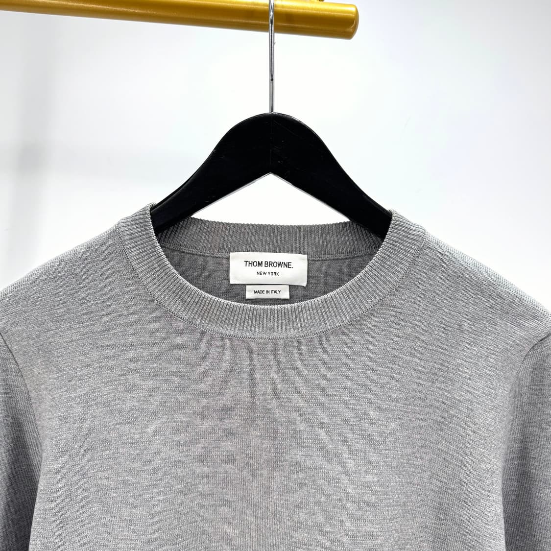 [2사이즈] 톰브라운 사선완장 밀라노스티치 니트 그레이 (MKA189A) 상품이미지6