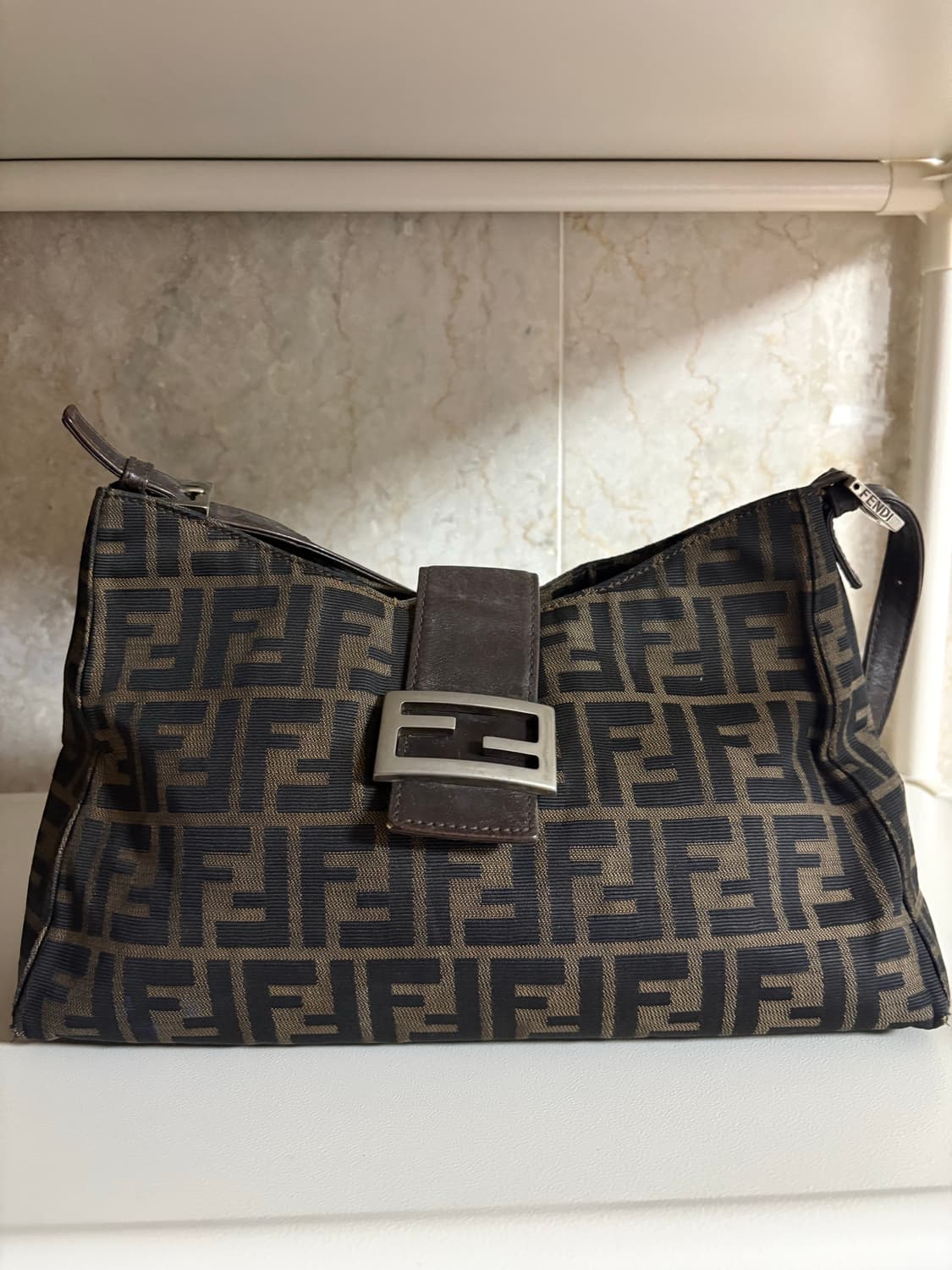 펜디 빅주카 숄더백 상품이미지1