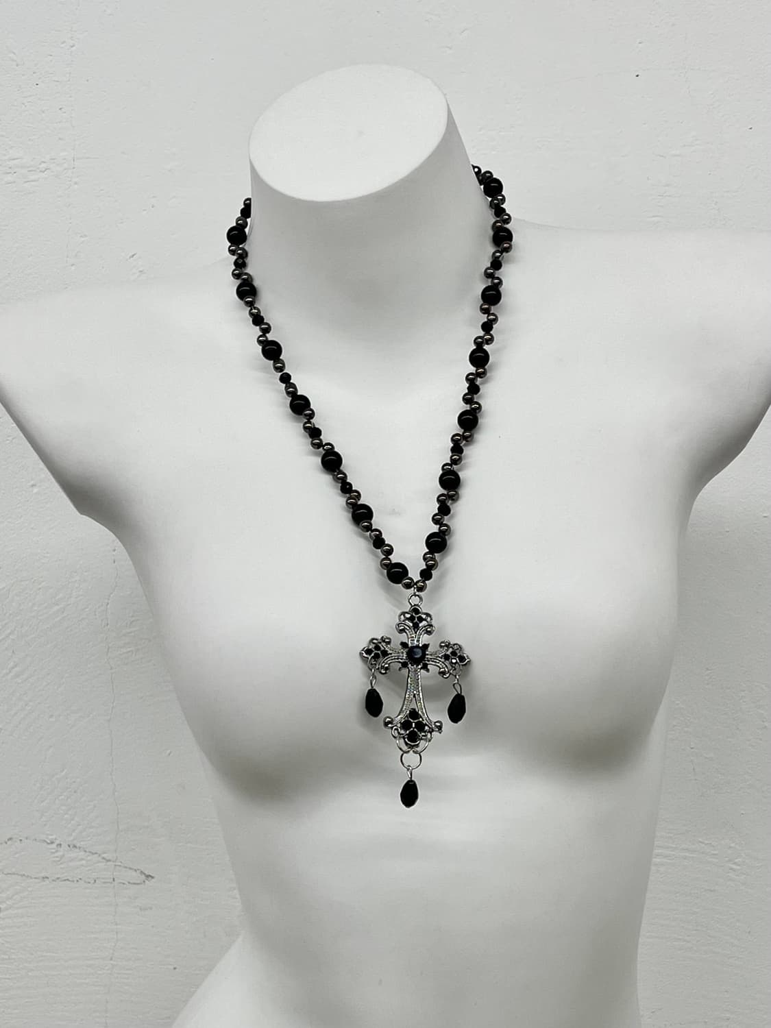 블랙 고딕 십자가 드롭 네크리스 상품이미지1