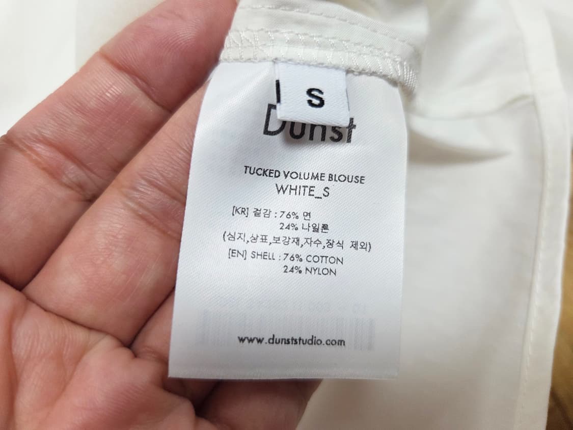 던스트(DUNST) 턱 볼륨 블라우스 프리사이즈 상품이미지9