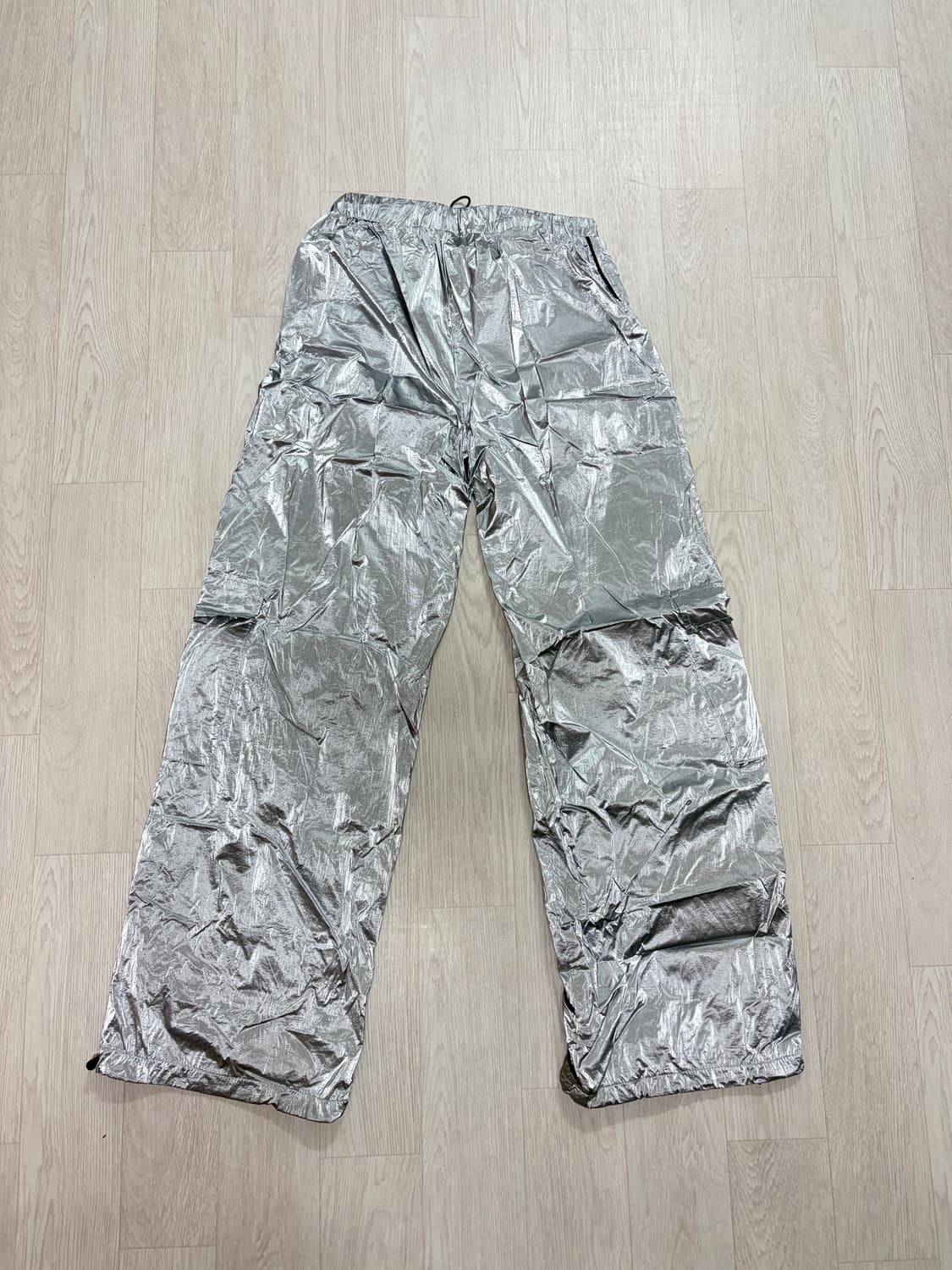 실버 유광 사이드라인 스트링팬츠 상품이미지2