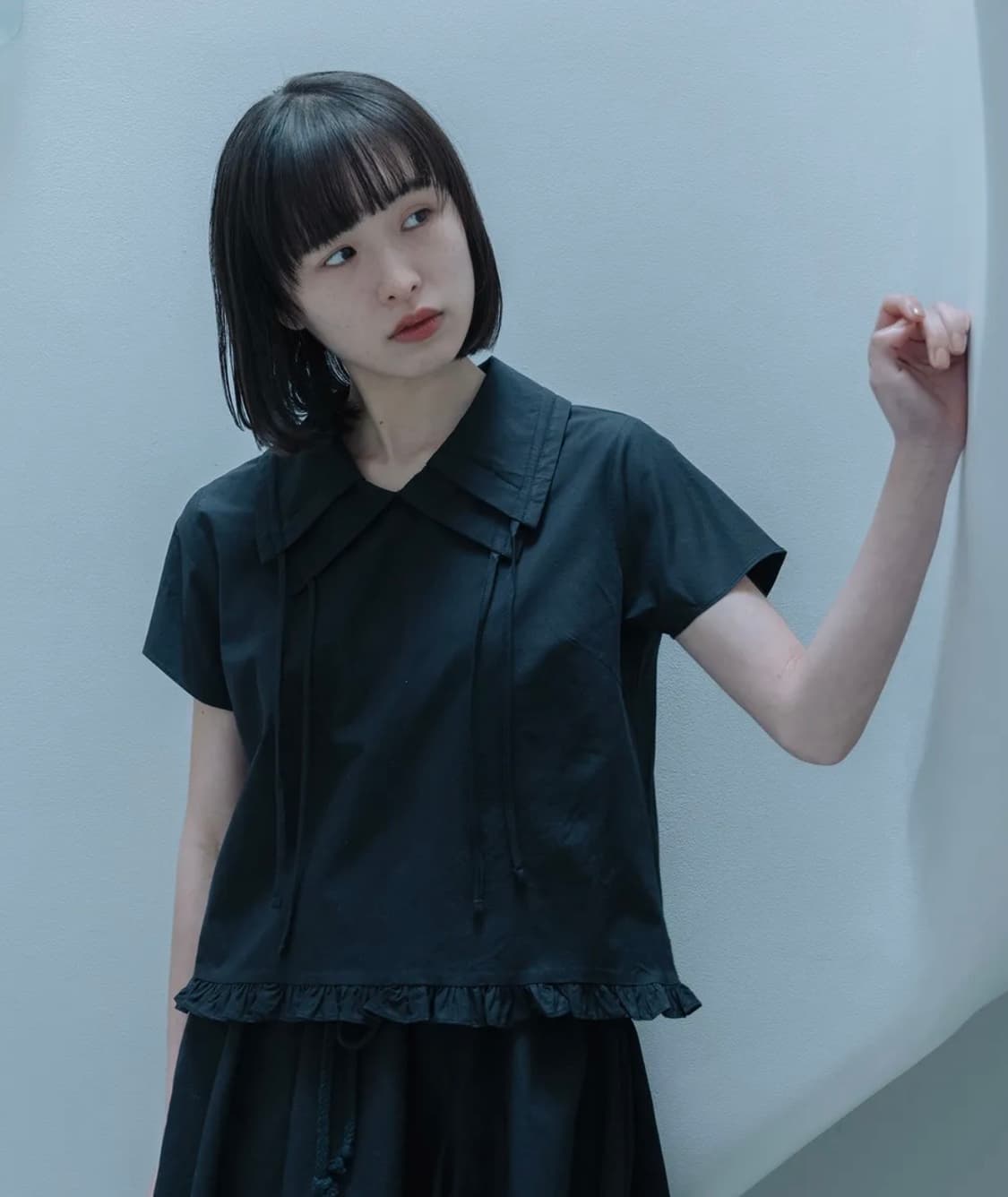 오헤시오 세일러 카라 프릴 블라우스 블랙 상품이미지2