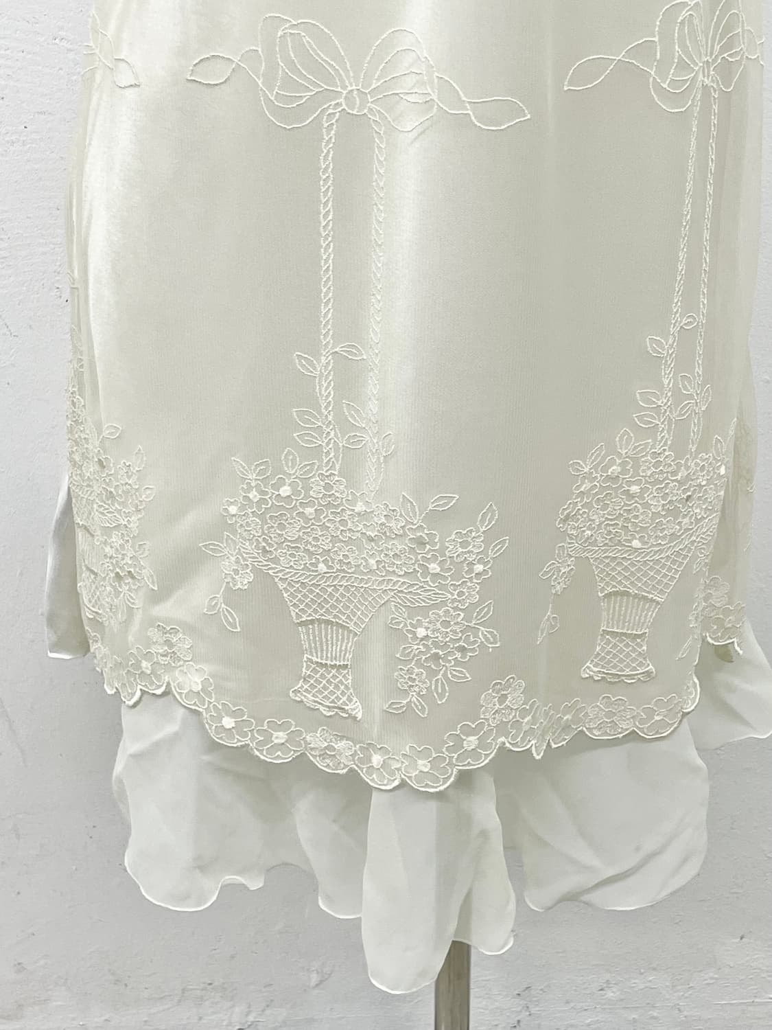 아이보리 자수 프릴 슬립 상품이미지3