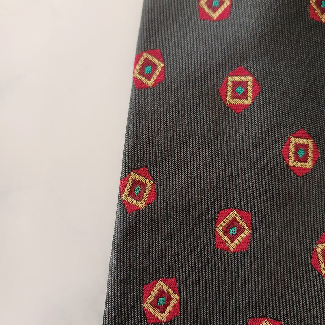 아쿠아스큐텀 실크 레드 다이아몬드 넥타이 9.8cm A등급 A18864
 상품이미지8