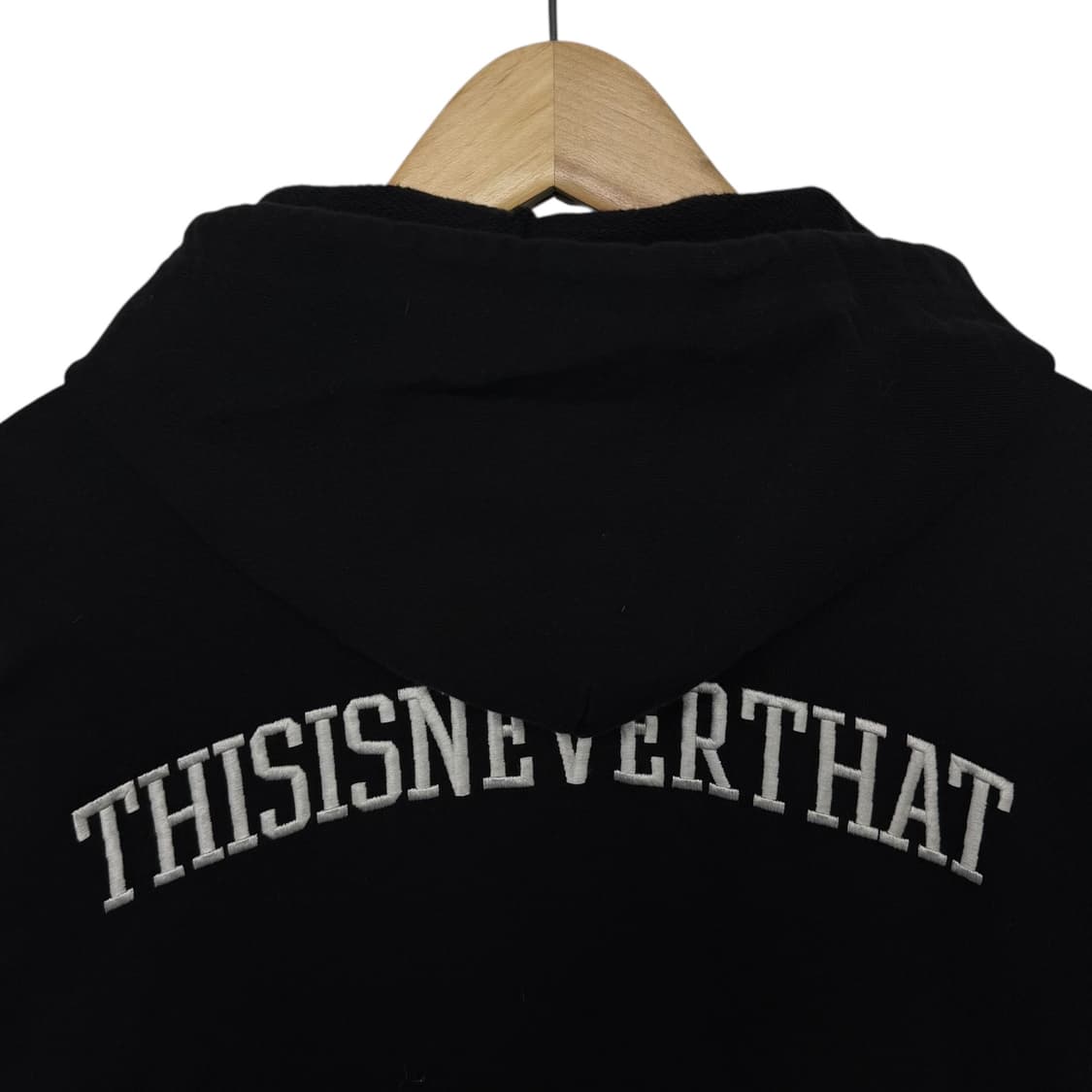 디스이즈네버댓 백 자수로고 후드집업 상품이미지2