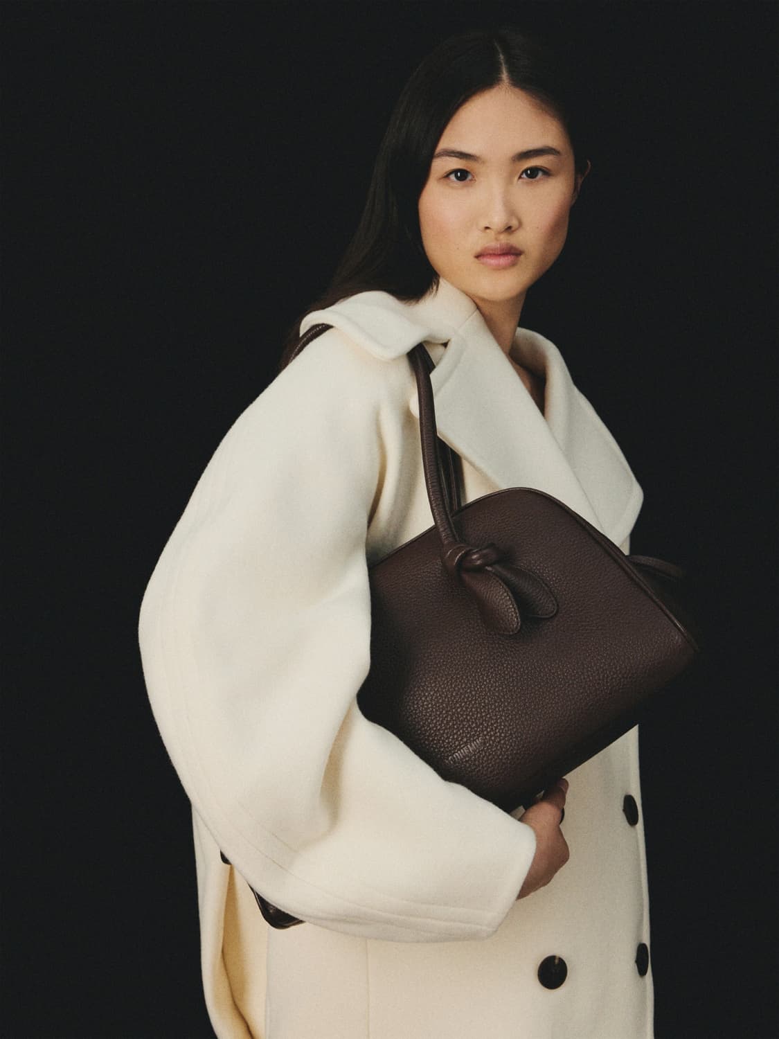 자크뮈스 26ss 투리스모 미디움 볼링백/다크 브라운 상품이미지2