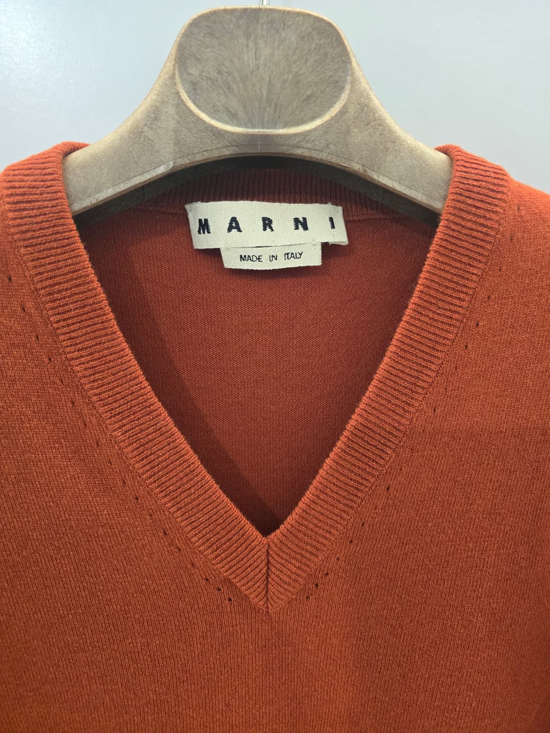 마르니 울 로고 브이넥 스웨터 상품이미지3