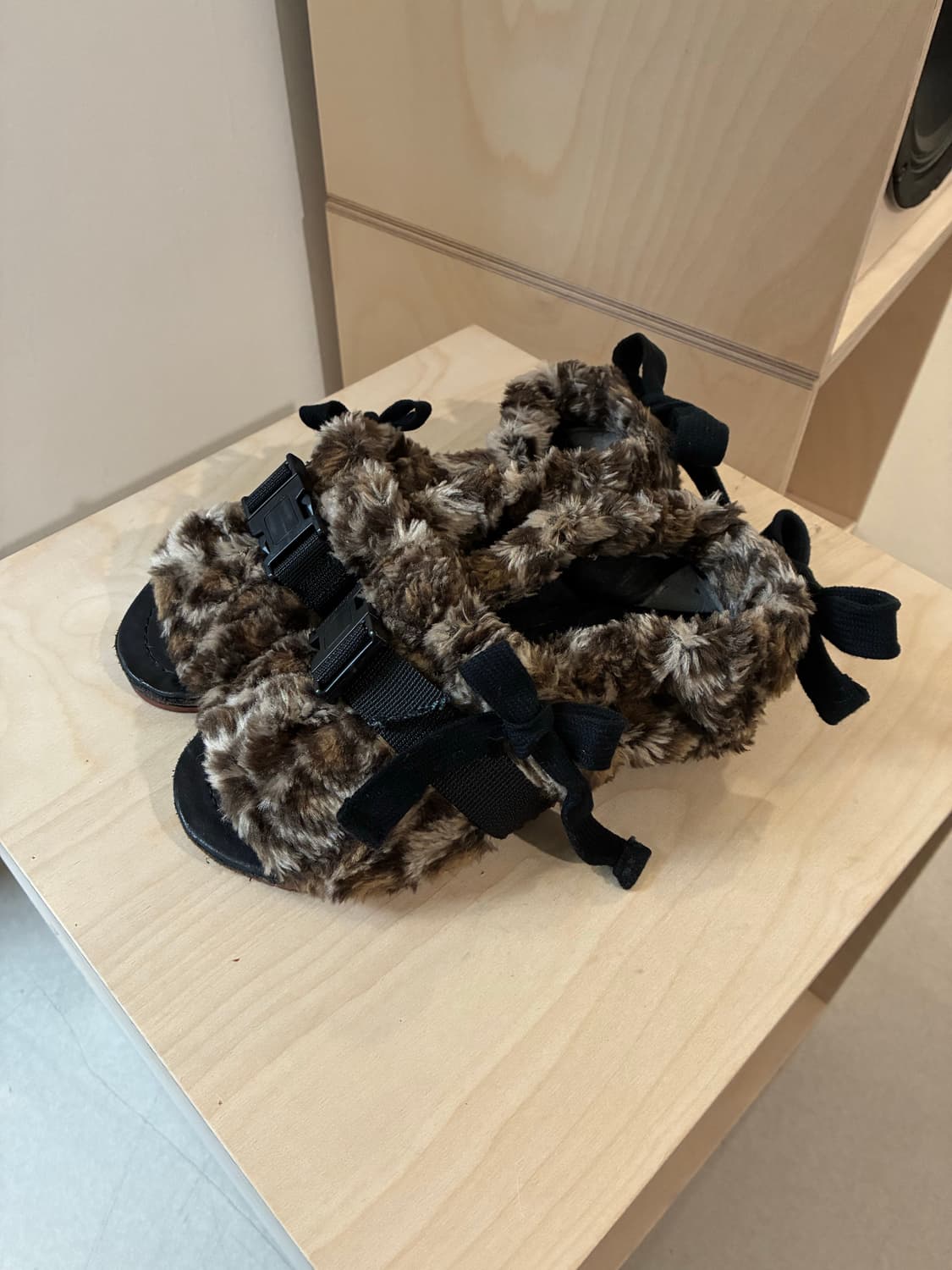 tao 타오 꼼데가르송 퍼 샌들 상품이미지1