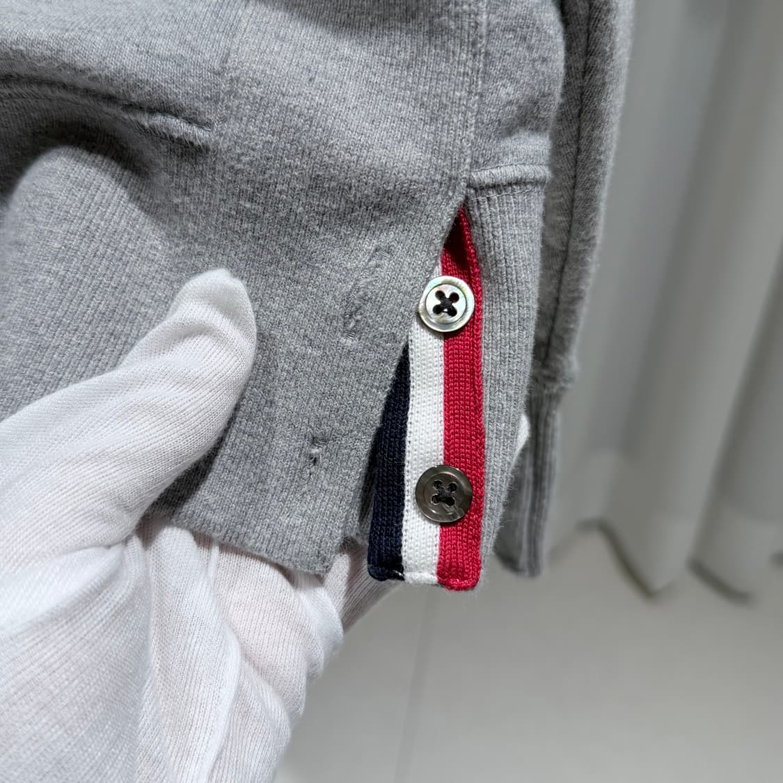 (A+/7) / 톰브라운 사선완장 클래식 그레이 맨투맨 상품이미지4