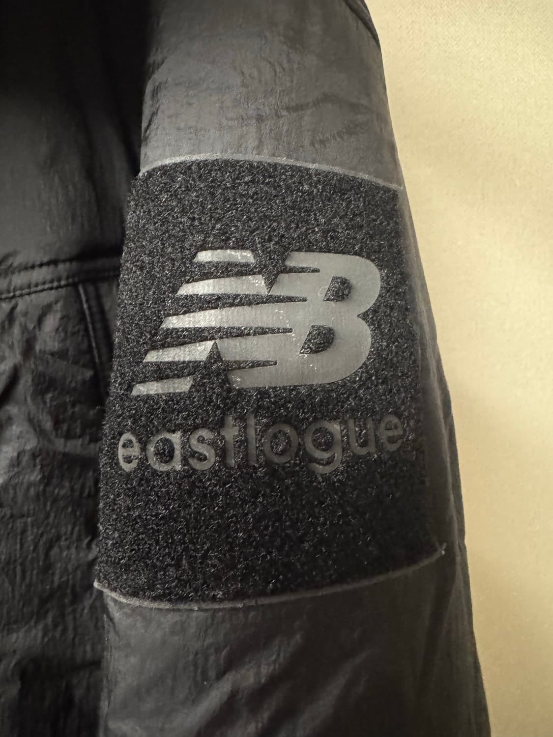 뉴발란스X 이스트로그 콜라보 패딩 상품이미지4