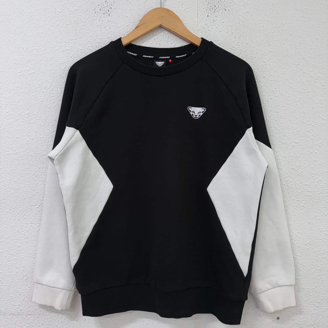[S] 다이나핏 크루넥 긴팔 맨투맨 블랙 화이트 1859 상품이미지1