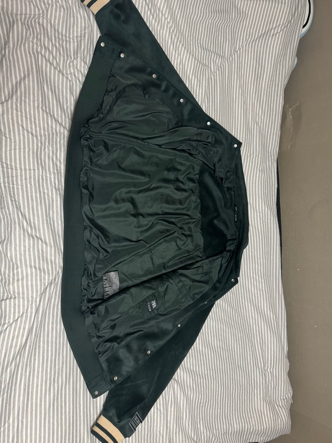 자라 맨 새틴 바시티 자켓 (다크그린) ZARA MAN 사틴 레터맨 자켓 상품이미지2