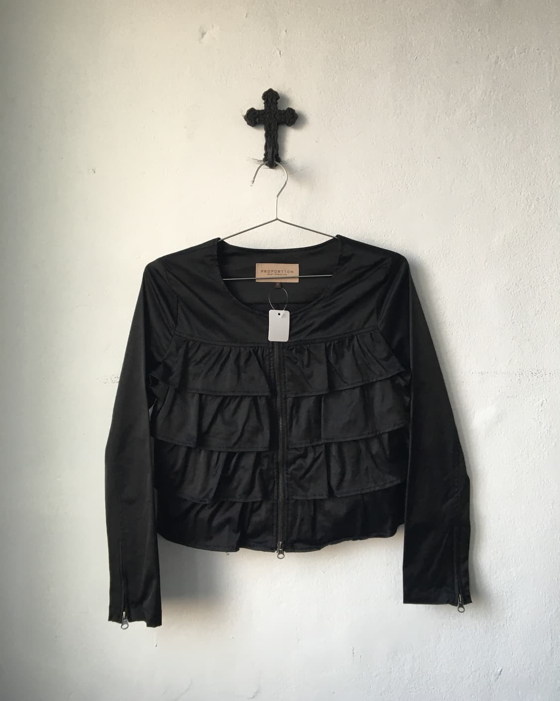 Frill layer glossy jacket 상품이미지1