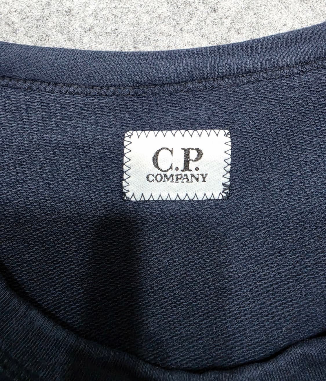 CP 컴퍼니 렌즈 와펜 포켓 크루넥 슬리브 긴팔티 XL 상품이미지6